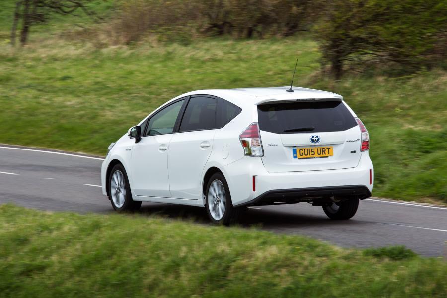  Toyota Prius + 2015 года  (UK) (фото 4 из 25)